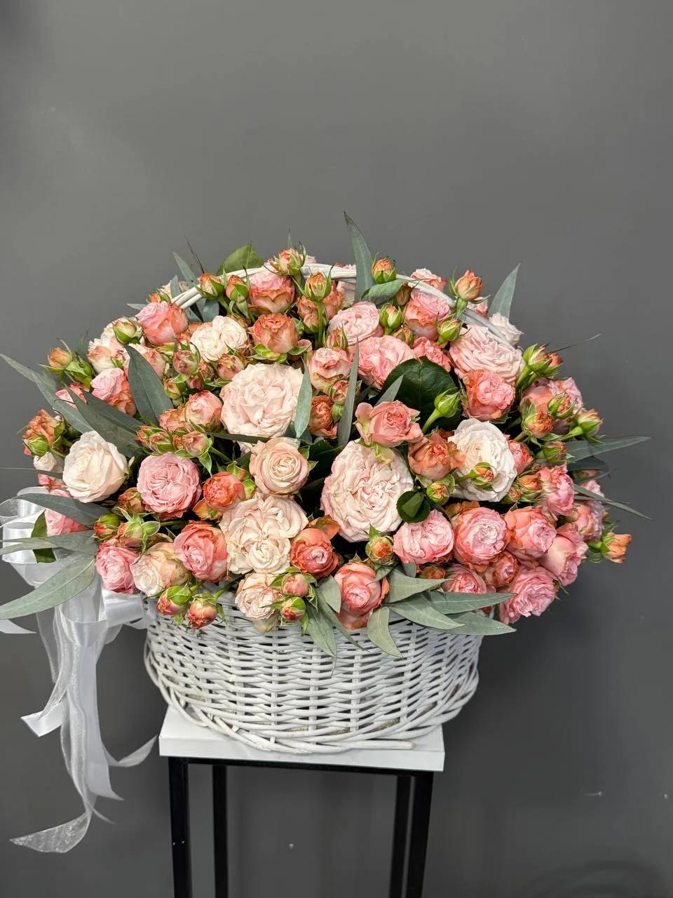 Bunch of roses in a basket | ծաղիկներ, ծաղկեպսակներ, բույսեր Երևան