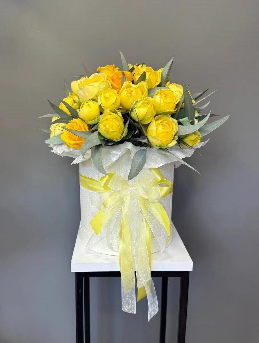 Yellow roses in a box | ծաղիկներ, ծաղկեպսակներ, բույսեր - առաքում Երևան
