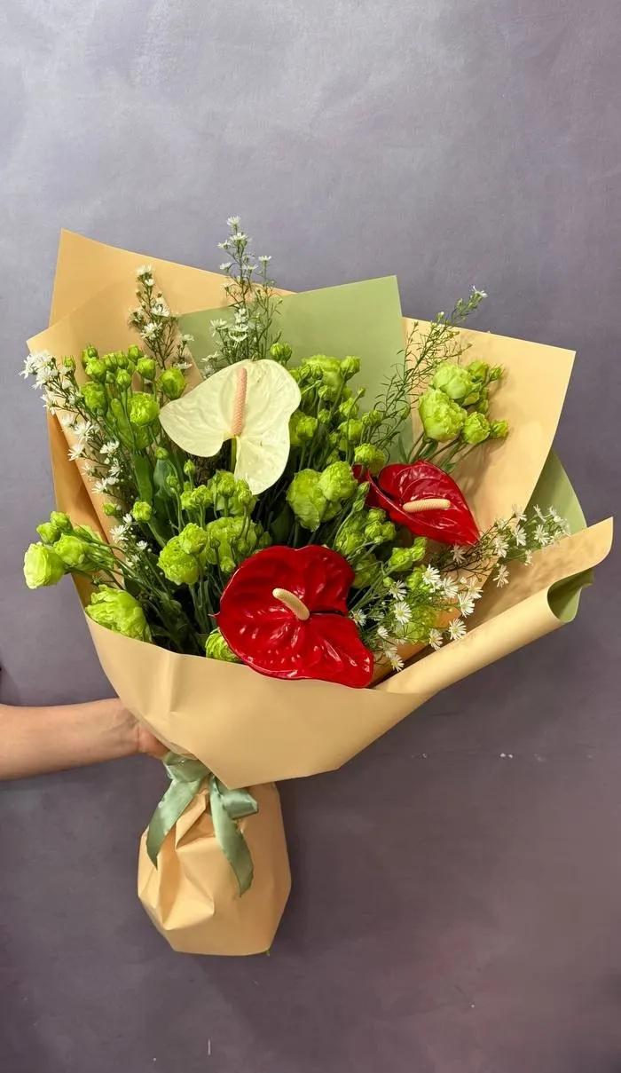 Lisianthus and anthurium in one bunch | ծաղիկներ, ծաղկեպսակներ, բույսեր Երևան