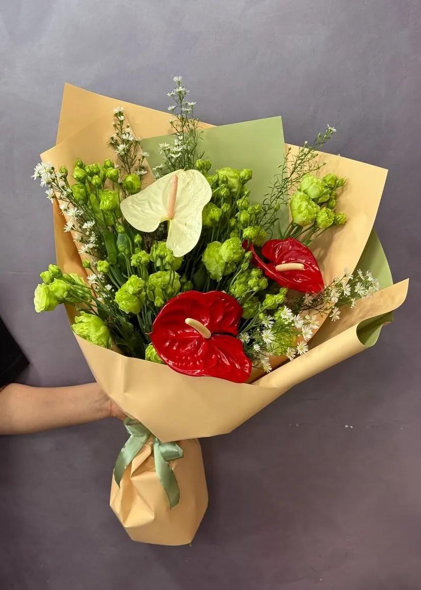 Lisianthus and anthurium in one bunch | ծաղիկներ, ծաղկեպսակներ, բույսեր Երևան