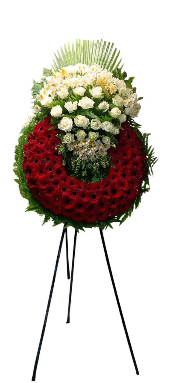 Wreath: delicate red-white flowers available for delivery | ծաղիկներ, ծաղկեպսակներ, բույսեր Երևան