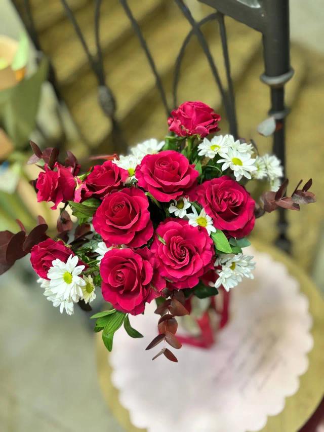 Red roses and chrysanthemums | ծաղիկներ, ծաղկեպսակներ, բույսեր - առաքում Երևան