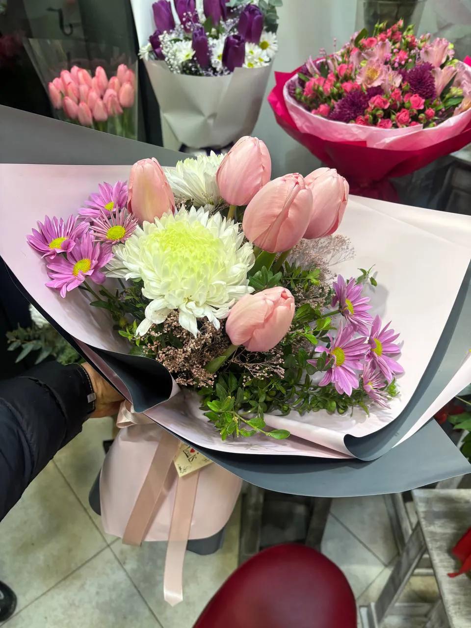 Bunch of chrysanthemums and tulips | ծաղիկներ, ծաղկեպսակներ, բույսեր Երևան