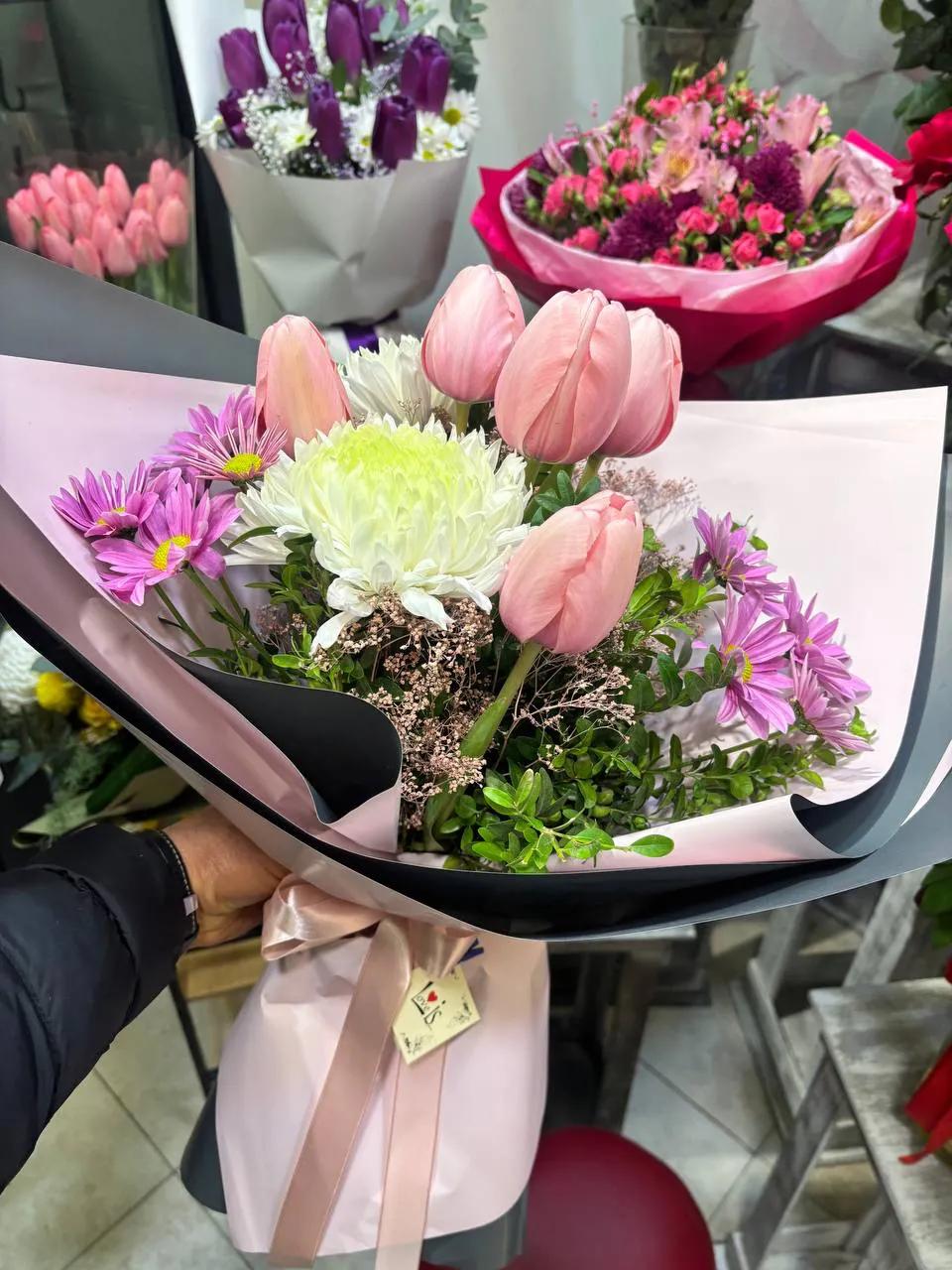 Bunch of chrysanthemums and tulips | ծաղիկներ, ծաղկեպսակներ, բույսեր Երևան