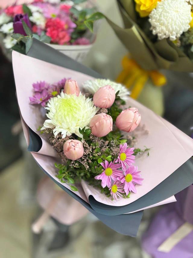 Bunch of chrysanthemums and tulips | ծաղիկներ, ծաղկեպսակներ, բույսեր - առաքում Երևան