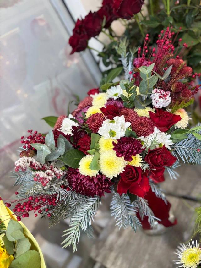Bouquet of roses and chrysanthemums | ծաղիկներ, ծաղկեպսակներ, բույսեր - առաքում Երևան