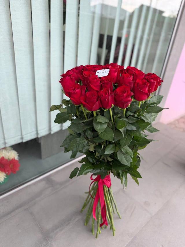 19 կարմիր վարդեր | ծաղիկներ, ծաղկեպսակներ, բույսեր - առաքում Երևան