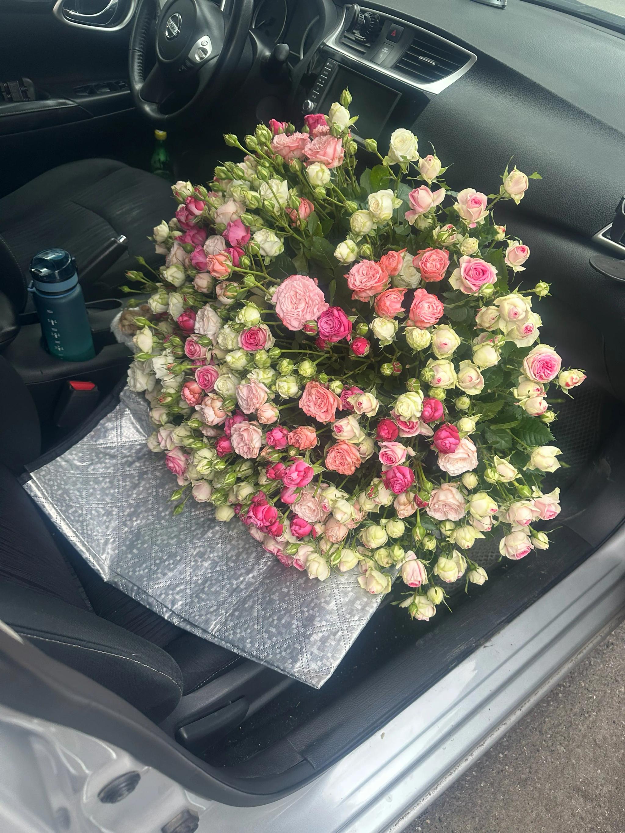 A bouquet of 101-piece bunched roses | ծաղիկներ, ծաղկեպսակներ, բույսեր Երևան