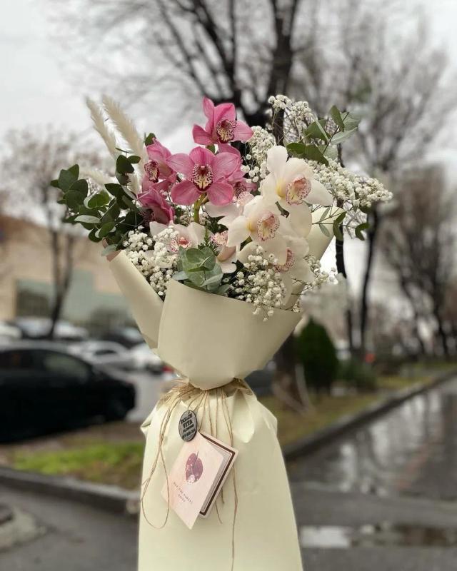 An elegant bouquet of orchids | ծաղիկներ, ծաղկեպսակներ, բույսեր - առաքում Երևան