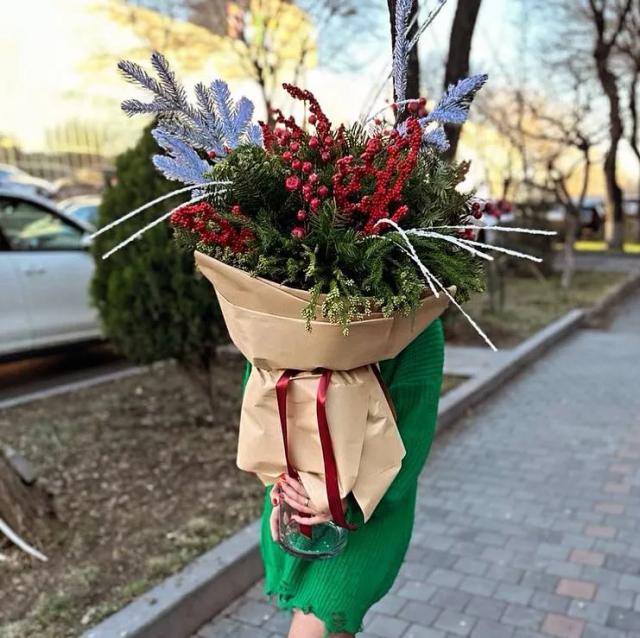 Bouquet "New Year's Eve" | ծաղիկներ, ծաղկեպսակներ, բույսեր - առաքում Երևան