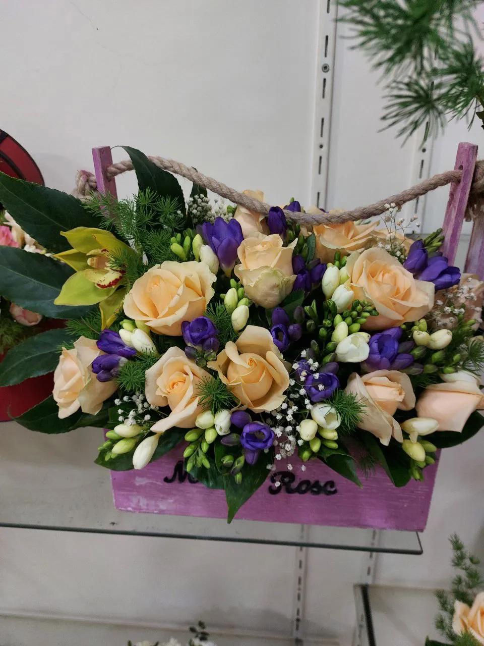 Flowers in a box | ծաղիկներ, ծաղկեպսակներ, բույսեր - առաքում Երևան