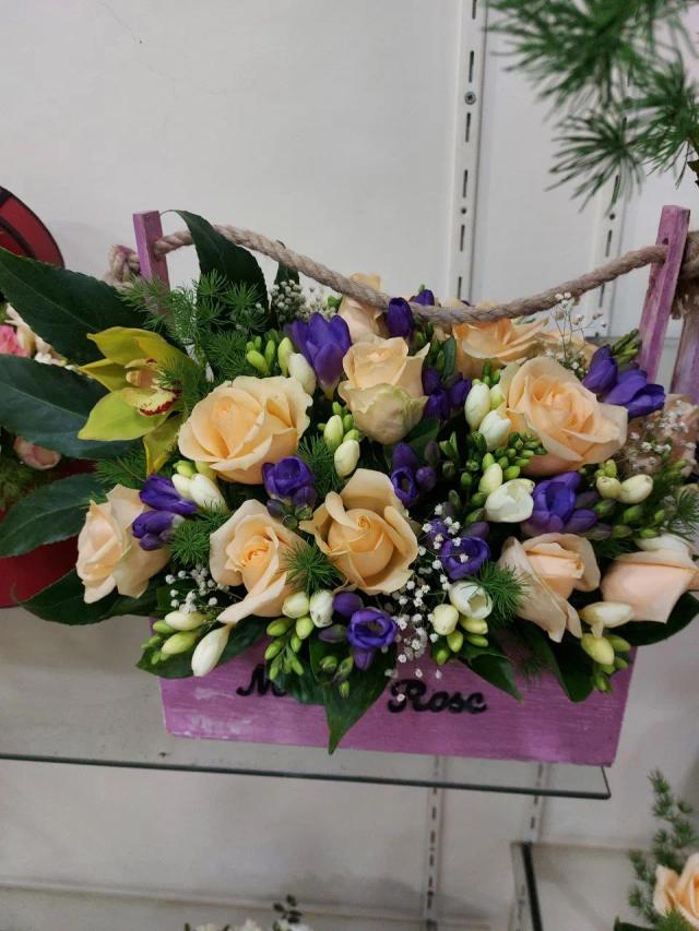 Flowers in a box | ծաղիկներ, ծաղկեպսակներ, բույսեր - առաքում Երևան