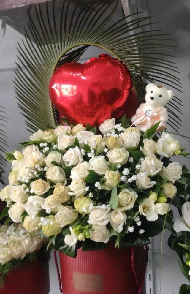Flowers in a box | ծաղիկներ, ծաղկեպսակներ, բույսեր - առաքում Երևան