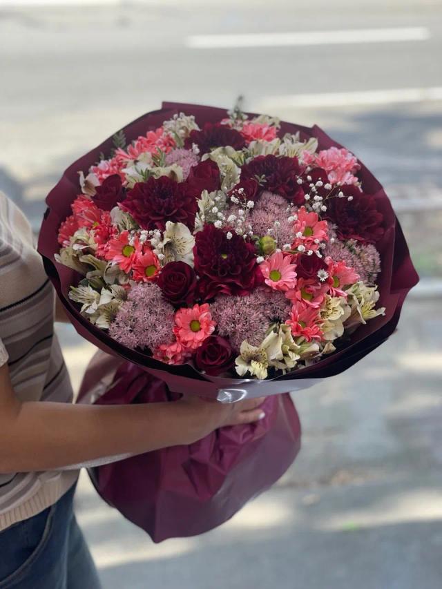 Մանուշակագույն ծաղկեփունջ | ծաղիկներ, ծաղկեպսակներ, բույսեր - առաքում Երևան